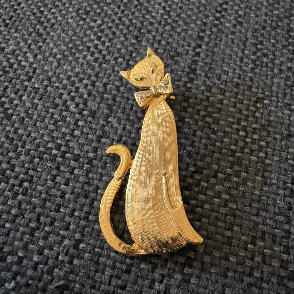 Gold tone Cat Brooch pin